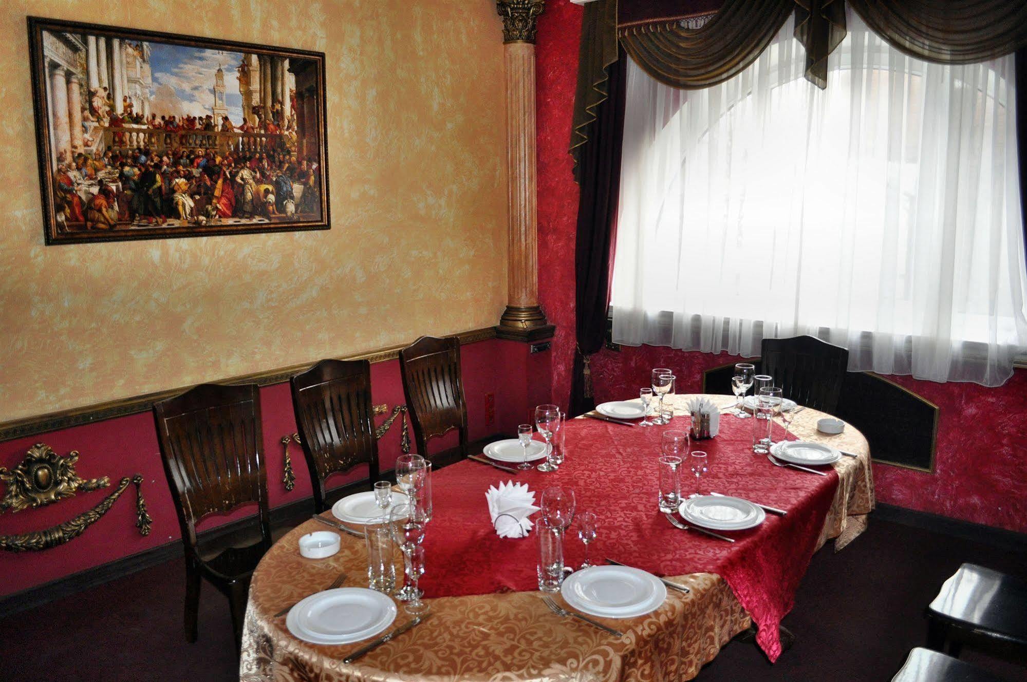 Urartu Hotel Charkiv Esterno foto