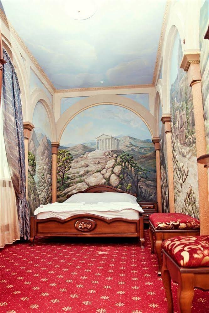Urartu Hotel Charkiv Esterno foto