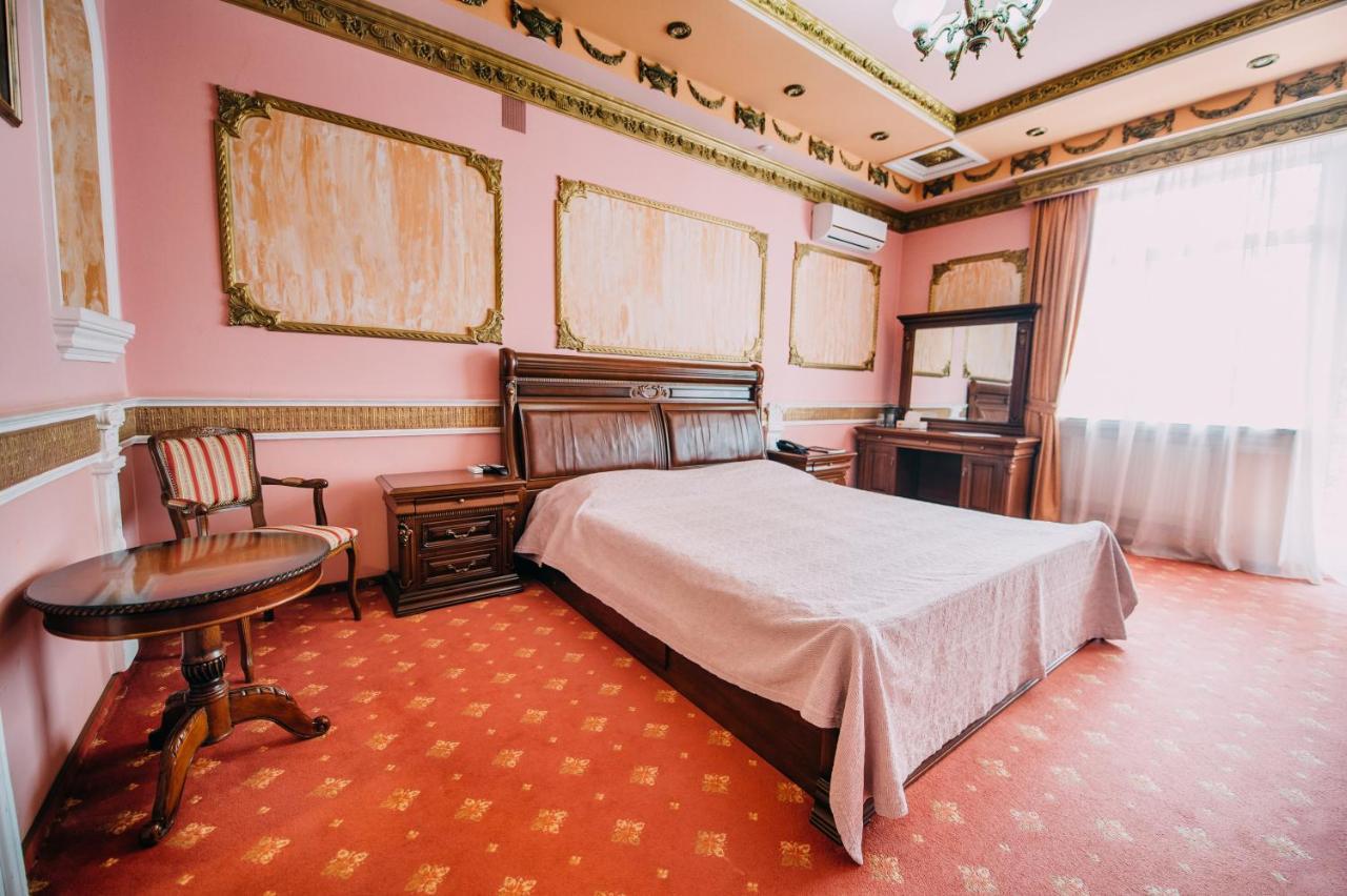 Urartu Hotel Charkiv Esterno foto