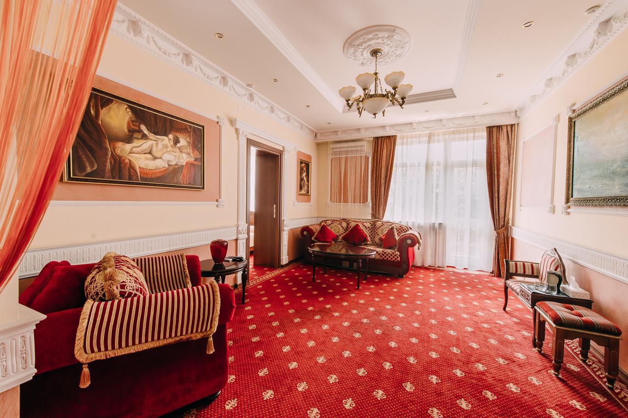 Urartu Hotel Charkiv Esterno foto