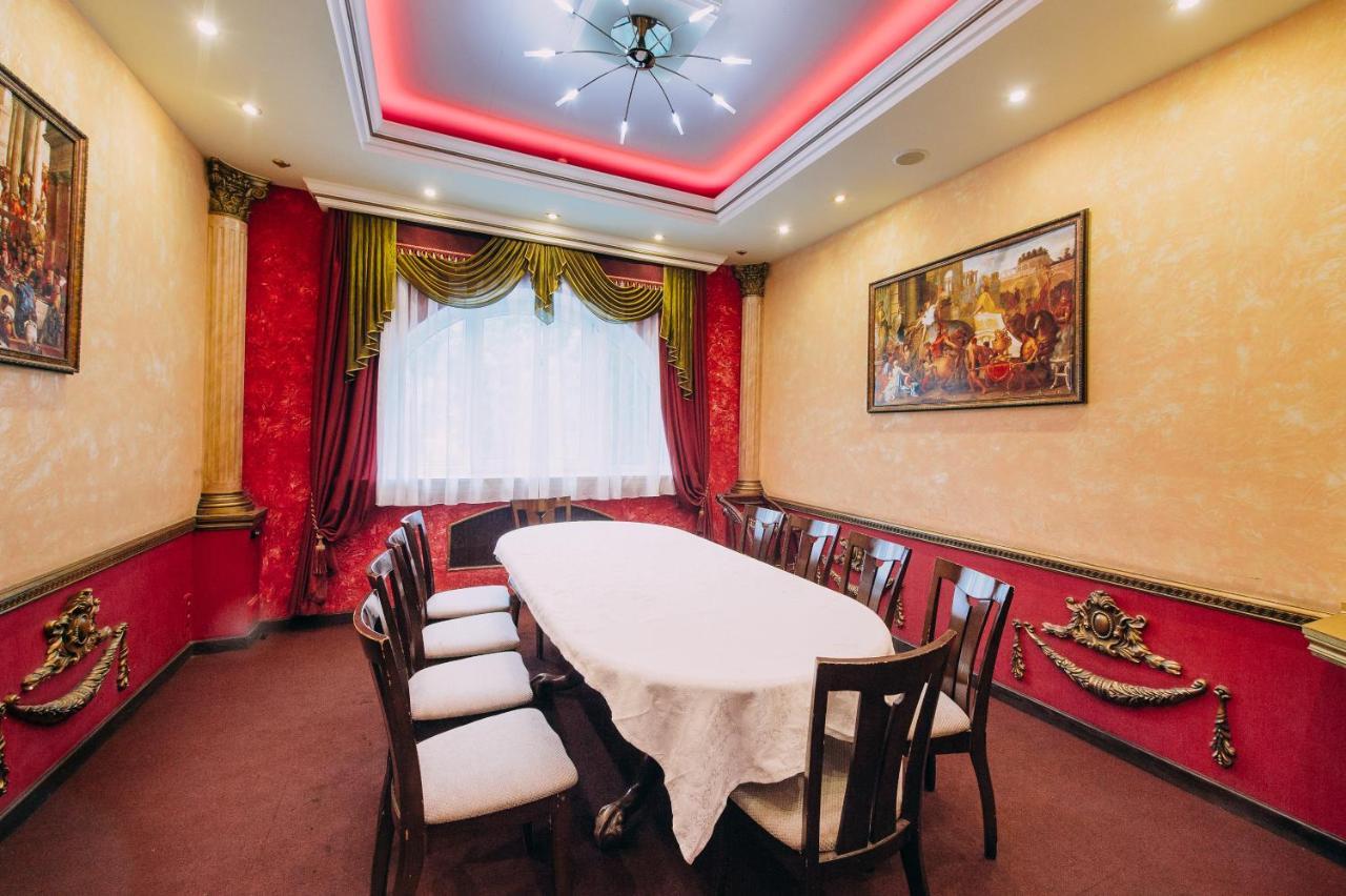 Urartu Hotel Charkiv Esterno foto