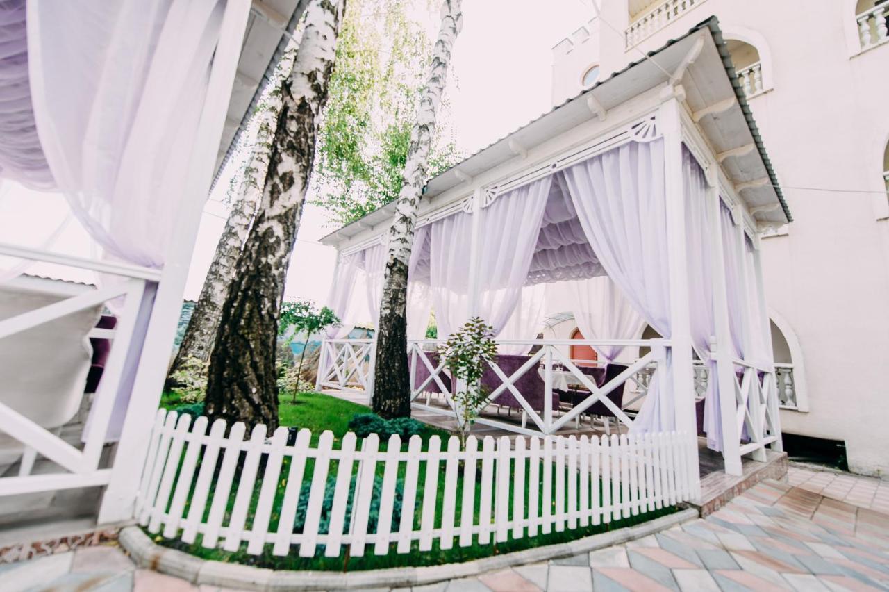 Urartu Hotel Charkiv Esterno foto
