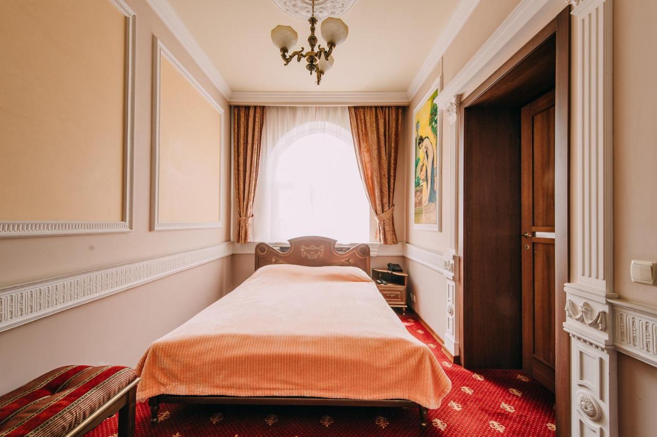 Urartu Hotel Charkiv Esterno foto