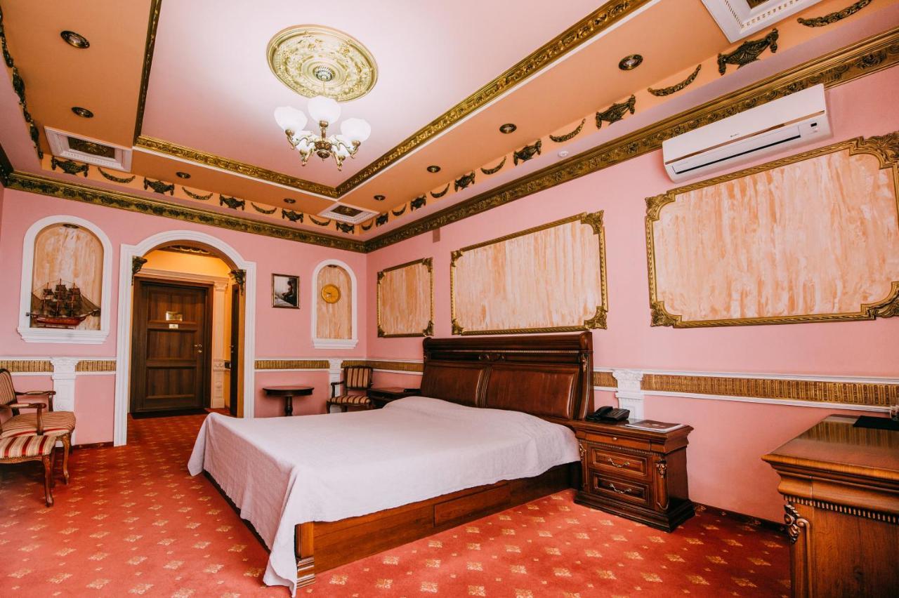 Urartu Hotel Charkiv Esterno foto