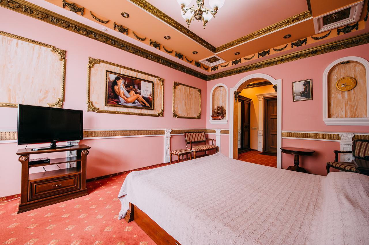 Urartu Hotel Charkiv Esterno foto